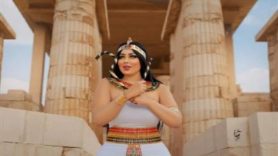 أعلن اعتذاره .. أول تعليق لمصور فوتوسيشن الزي الفرعونى بهرم سقارة