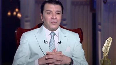 تفاصيل الأزمة الصحية لوالدة الفنان مصطفي كامل