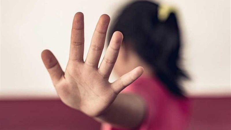 تحرش مدرس بأربع تلميذات