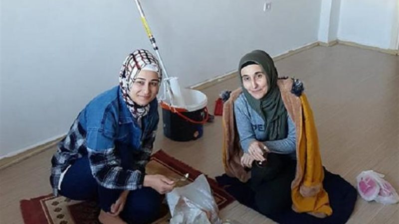 المعلمتان إسراء