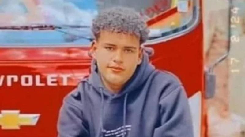 تشريح جثة طالب في