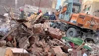 انهيار عقار بالأسكندرية ومصرع شخصين حتى الآن.. تفاصيل
