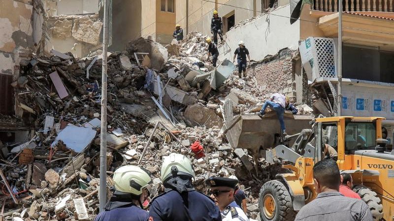 انهيار عقار بالإسكندرية