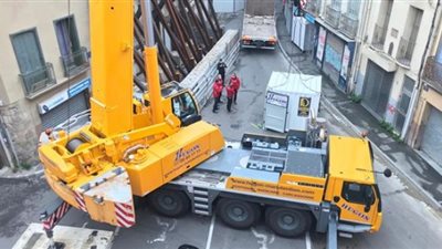 حالة طوارئ.. ”ونش” و50 ضابط شرطة وأطباء لإنقاذ حياة رجل وزنه 300 كيلو