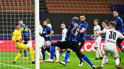 إنتر ميلان يتعادل (1_1) أمام مونشنجلادباخ في الشوط الأول