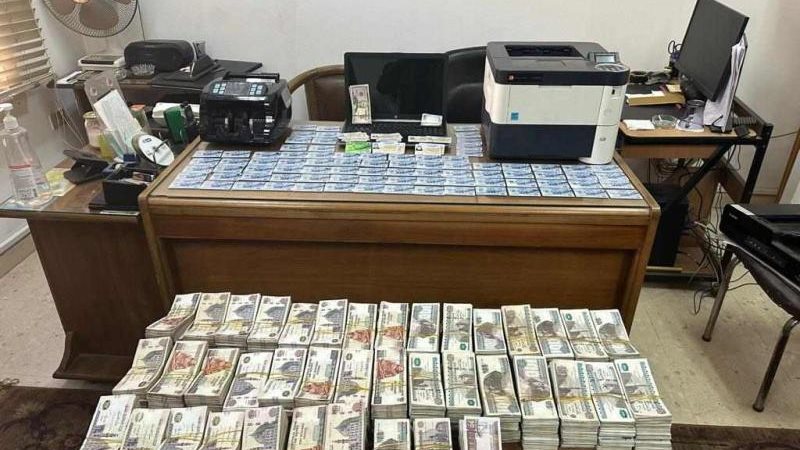 ضبط مسؤولين بالتضامن