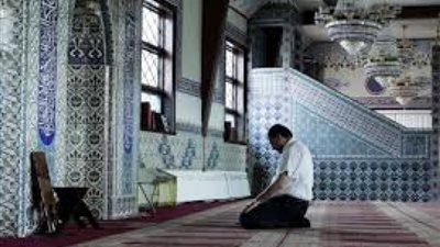 ماذا كان يدعو الرسول بعد صلاة الظهر؟