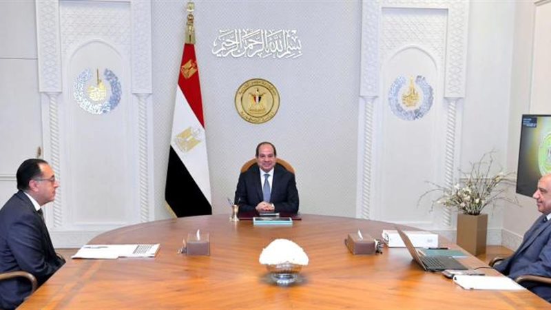 الرئيس السيسي يجتمع