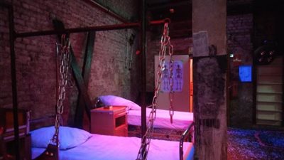 كبارية يحول نشاطه لمركز لإجراء فحوصات كورونا.. بعد مواعيد الحكومة الجديدة بإغلاق المحلات