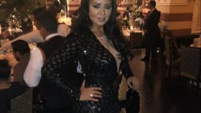شاهد.. رانيا يوسف بفستان أزرق مكشوف الظهر في أحدث ظهور