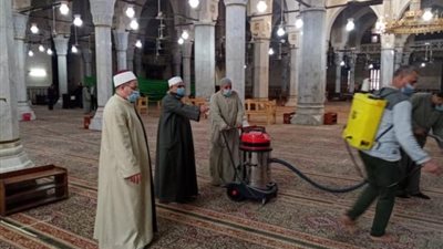 الأوقاف تواصل حملات تعقيم المساجد استعدادا لصلاة الجمعة
