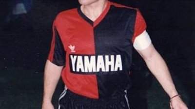 ميسي يتسبب في انشاء خط إنتاج لقميص مارادونا التاريخي