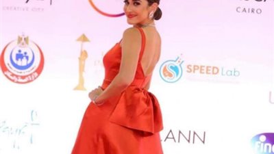 صور.. أمينة خليل تتألق بالأحمر في افتتاح مهرجان القاهرة السينمائي