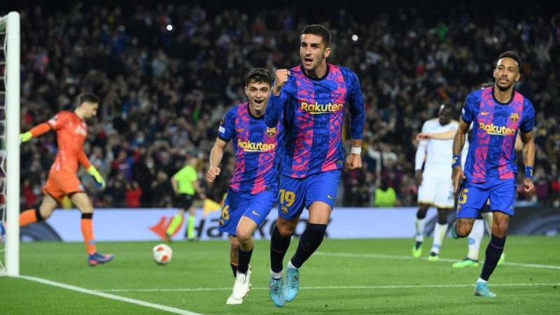 برشلونة ضد نابولي