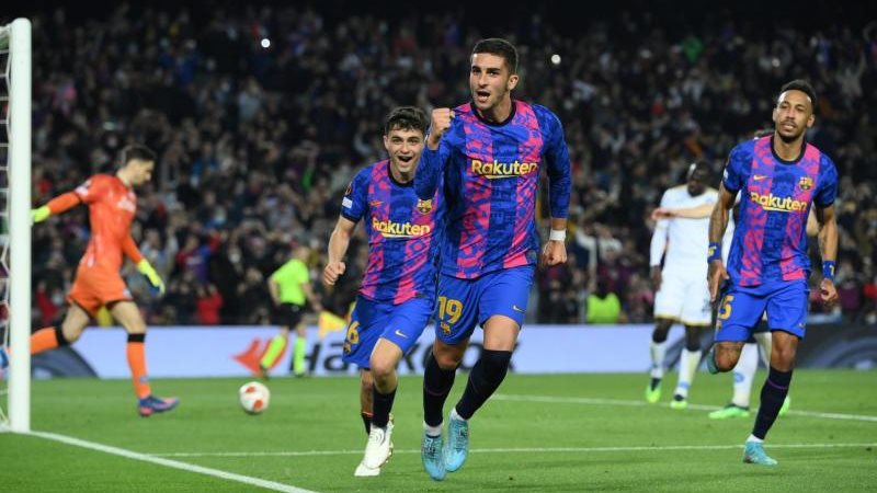 برشلونة ضد نابولي