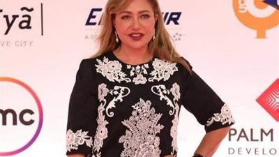 الحلو حلو دايما.. ليلى علوي تخطف الأنظار في ثاني أيام مهرجان القاهرة السينمائي