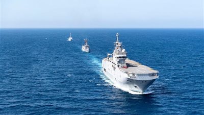 عاجل.. تفاصيل استهداف سفينة إسرائيلية ومدمرة أمريكية بالبحر الأحمر