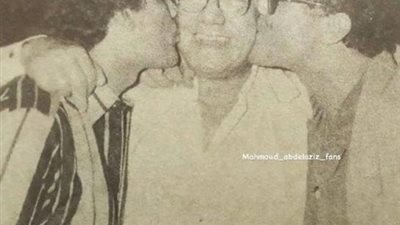 محمود عبد العزيز ومحمود ياسين يقبلان فريد شوقي: الحبايب