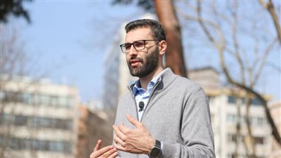 معتز عزايزة.. ”هيرو غزة” الذي وصف بـ ”الخيانة” بسبب انتقاد المقاومة