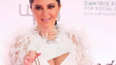 اهتمام وزارة الصحة بضيوف مهرجان القاهرة السينمائي يسبب ثورة علي فيس بوك.. الغلابة يشتكون..  بلد فيها وباء وعامله تجمع وكمان ما شاء الله بتأمنه