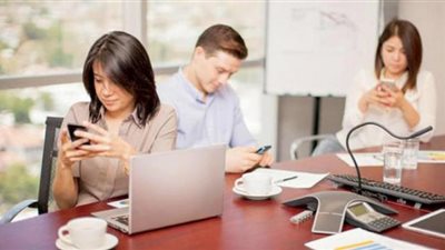 كوارثها مدمرة.. خبير يحذر من تطبيقات الألعاب علي مواقع التواصل الاجتماعي