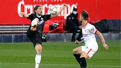 إشبيلية يفرض التعادل السلبي على ريال مدريد في الشوط الأول