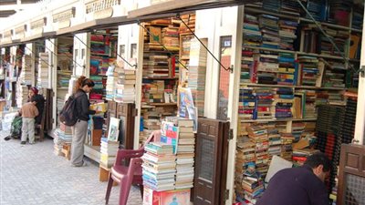 حبوب منع التفكير.. خبير تربوي يحذر طلاب الثانوية العامة من الكتب الخارحية