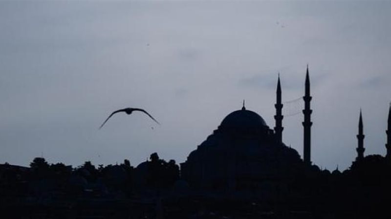 موعد أذان الفجر والسحور