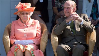 حملة التطعيم من كورونا فوق سن الـ80.. الملكة إليزابيث الثانية والأمير فيليب ينتظران دورهما