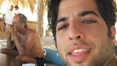 نجل هشام سليم عن ارتدائه حلق :طلما البطاقة مكتوب فيها أنثى أعمل اللي أنا عايزه