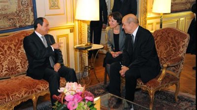 السيسي يلتقى لودريان فى مستهل نشاطه فى باريس