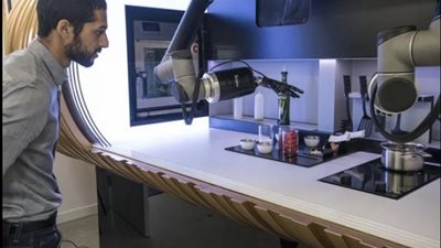 يطهو الطعام بـ 5 آلاف فقط.. كل ما تريد معرفته عن أول مطبخ آلي في العالم
