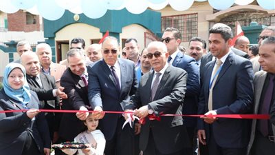 وزير التعليم ومحافظ الشرقية يتفقدان المدارس الدولية بفاقوس (صور)
