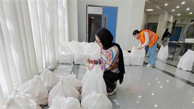 طلاب الجامعة الألمانية بالقاهرة ينظمون حملة تطوعية للأنشطة الخيرية في رمضان (صور)