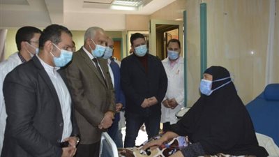 شاهد.. رد فعل غير متوقع من محافظ الجيزة خلال تفقده مستشفيات أبو النمرس والحوامدية العام