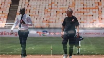 كولر يتفقد أرضية ملعب ”بنجامين مكابا” قبل مواجهة سيمبا غدا بدوري الأبطال