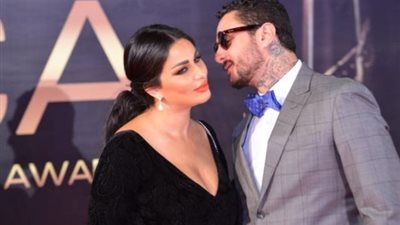 أحمد الفيشاوي يقبل يد زوجته في فعاليات مهرجان القاهرة السينمائي (صور)