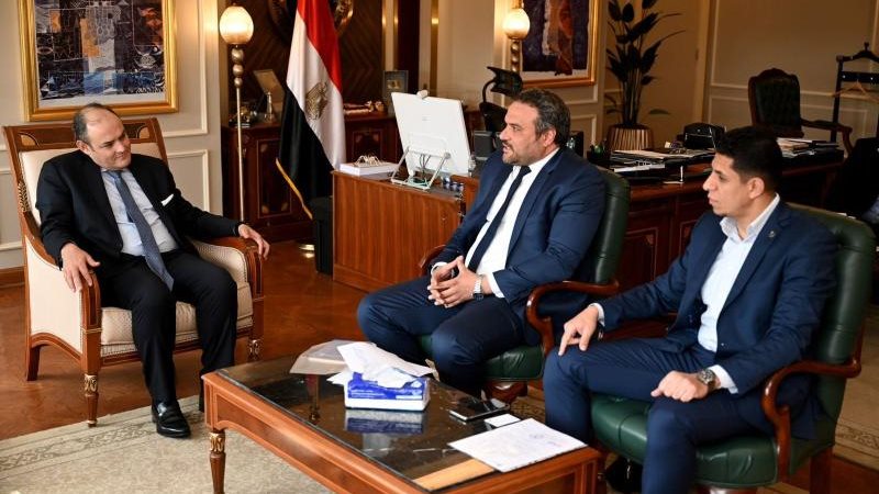 لقاء وزير الصناعة