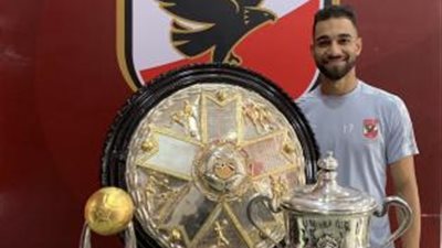 عمرو السولية يحتفل بثلاثية الأهلى على طريقته