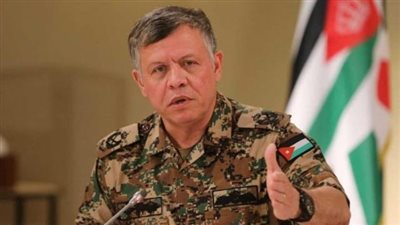 لماذا ارتدى العاهل الأردني الزي العسكري أثناء افتتاح مشاريع سكنية؟