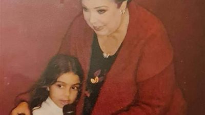 حفيدة رجاء الجداوي تحتفل بعيد ميلادها بصور نادرة مع جدتها