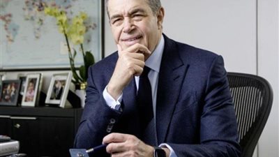 محمد منصور يحصل على رتبة فارس من المملكة المتحدة البريطانية