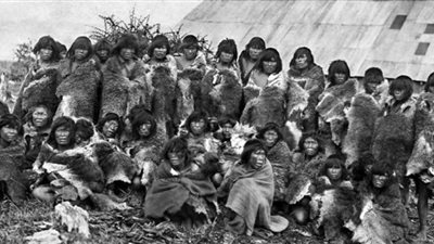 التاريخ المظلم.. حكايات الحدائق البشرية لهنود السيلنام قبل انقراضهم