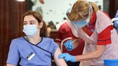 هل نتخلي عن الكمامة بعد أخذ اللقاح ضد كورونا؟