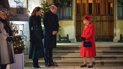 رغم إلغاءها حفلات الكريسماس.. الملكة إليزابيث تستمتع بأغانى عيد الميلاد في قلعة وندسور