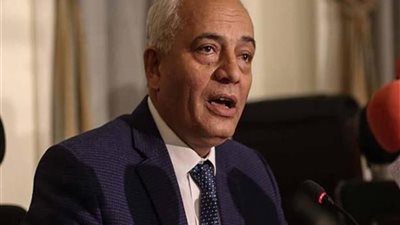 وزير التربية والتعليم يعتمد جداول امتحانات الدبلومات الفنية 2024.. تبدأ 25 مايو