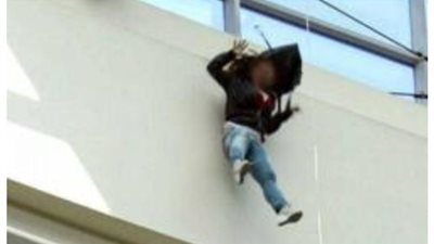 مصرع طفل على يد والدته من الطابق الخامس في الهرم