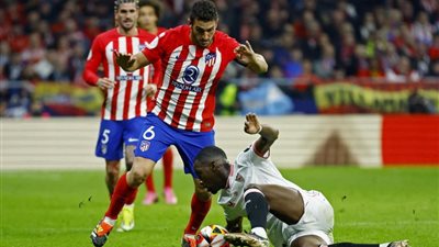 أتلتيكو مدريد يهزم فياريال 2-1 ويدخل المربع الذهبي بالدوري الإسباني