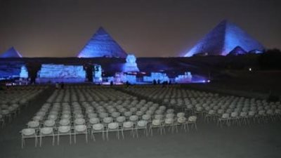 احتفالا باليوم العالمى لحقوق الإنسان.. إضاءة أهرامات الجيزة باللون الأزرق