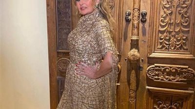 الأناقة والجمال.. يسرا بإطلالة جذابة بفستان ذهبي في ختام مهرجان القاهرة السينمائي